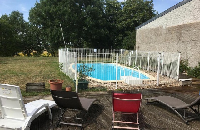 Grand gîte avec piscine, cheminée et terrasse près de Lunéville, idéal pour familles et groupes - FR-1-584-84