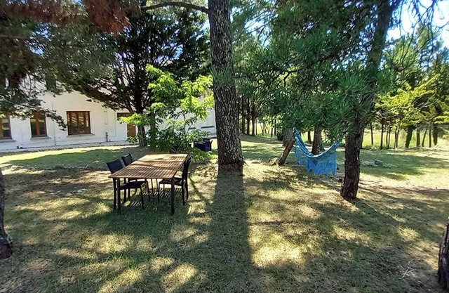 Grand gîte lumineux dans un joli parc arboré !