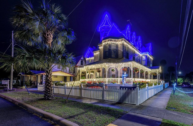 ‘Grand Gables:’ Home 1 Block to St Johns River