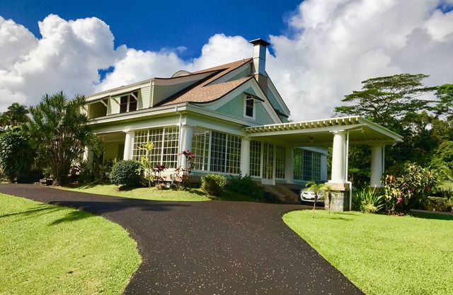 Grand Historic Hilo House