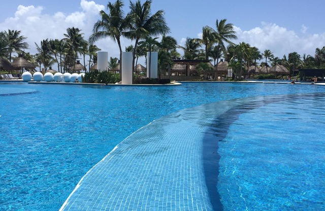Grand Luxxe 1 Bedroom 6 People Private Pool On Balcony Free WiFi