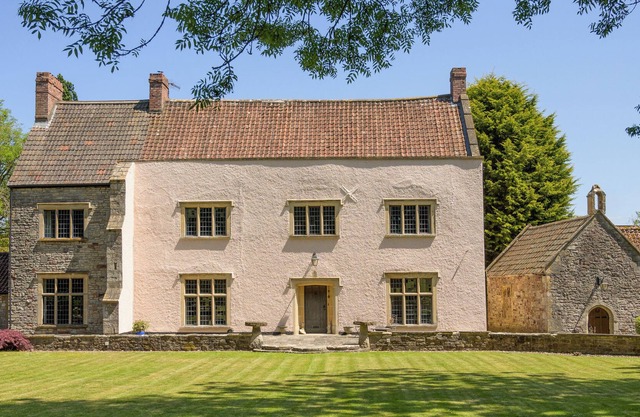 Grand Manor House In Bristol & Parking For Groups - Simply Check In
