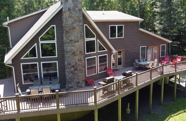 Grand Mountain Chalet-Nature at your doorstep- 6 bedrooms 4,200 sf - Game Room