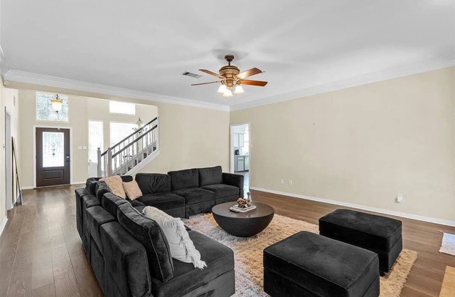 Grand, Prestigious Golf Villa: 4BR Games, DJ Booth
