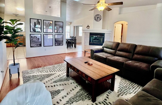 Grand Residence: Spacious Luxury (3 bed/2 bath)