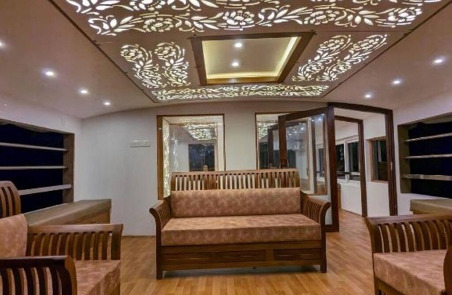 Grand villa Luxury Houseboat : King Suite with Balconyn