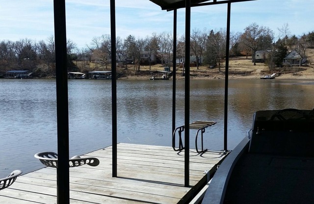 GRANDMA'S GET-A-WAY (Water Front property) WIFI. Private covered one bay dock.