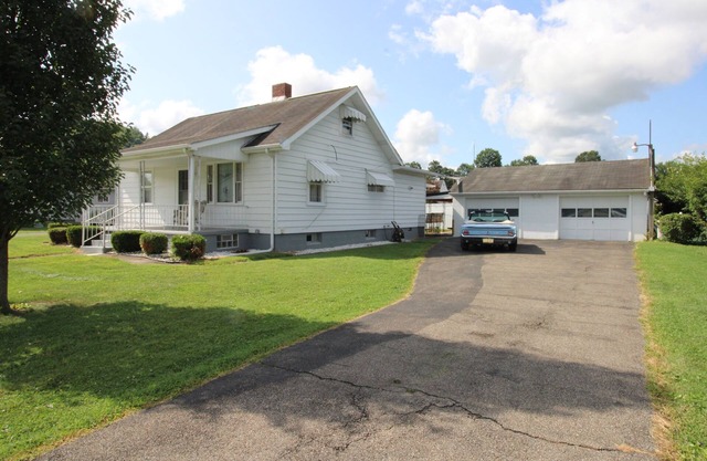 Grandma's House - Pets Welcome - Fenced Yard