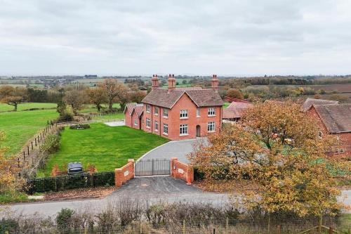 Grange House - Sleeps 24