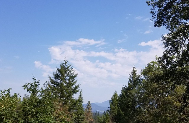 Grants Pass Hillside Retreat w/View Mins from Everything