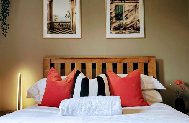 Grassmere | 3BR House | Private Garden & Parking