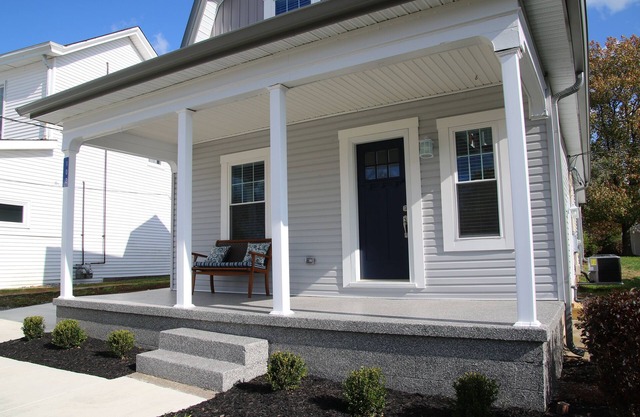 Gray's Landing- NEWLY Renovated/1.8 miles to the ARK!
