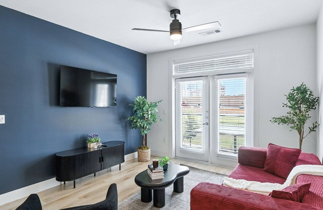 Grayson 12005 Cozy & Stylish 1BD Near Stockyards