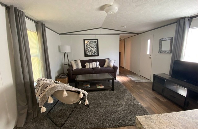 Grayson Gravel Traverse Gem: 2/2 with Charming Outdoor Bath House - Sleeps 6