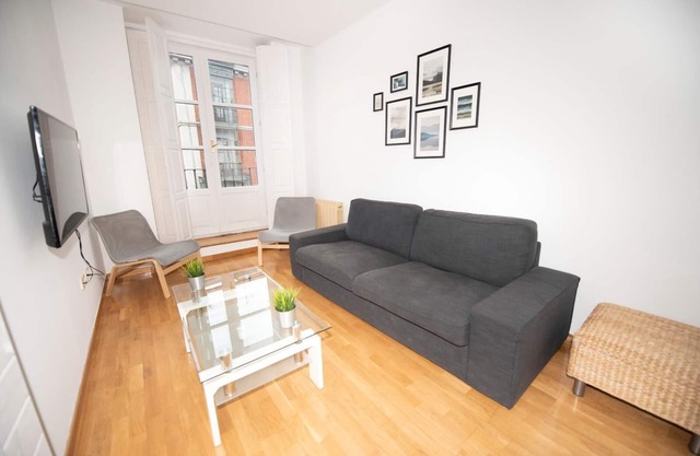 Great 3 bedroom apartment on the same Plaza Mayor