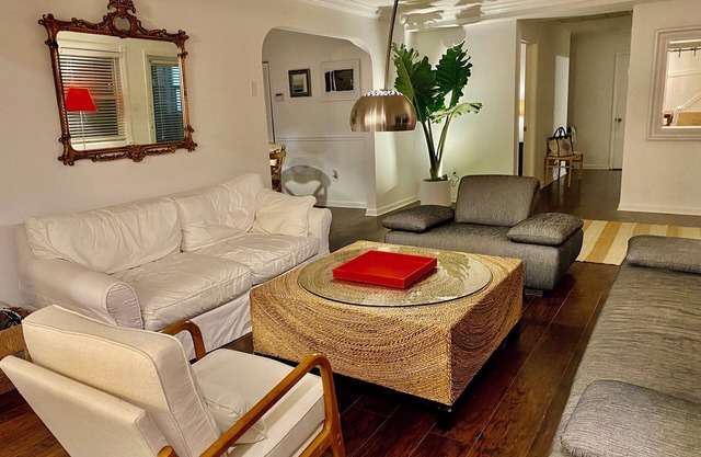 Great 4 Bedroom House & Gardens. By TempleTerrace Golf Course. Busch Gardens 2mi