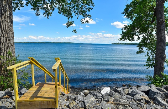 Great! 5 Stars! Family friendly quiet bay swimming boating fishing