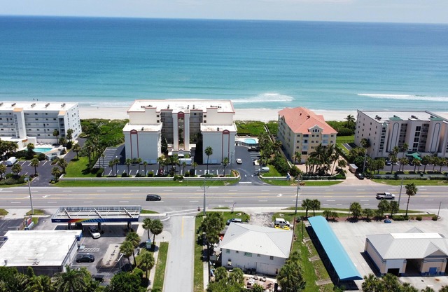 Great apartment in front of the beach!