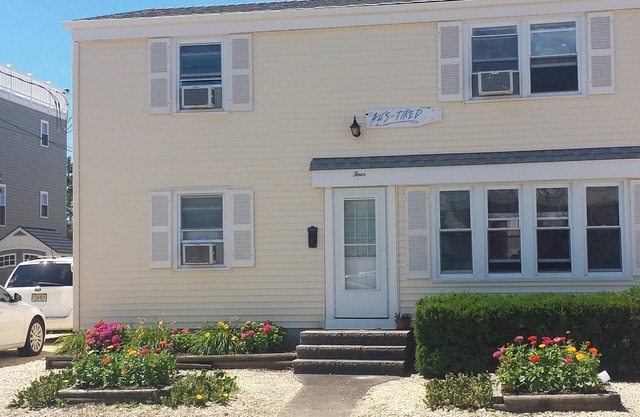 Great Family Location Just 2 Houses From The Beach ~ Clean ~ Quiet ~ Affordable