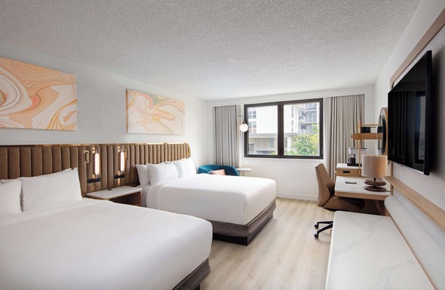 Great for Family Vacation, 2 Amazing Units, Pet Friendly & Free Airport Shuttle