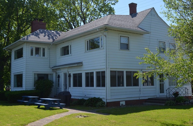 GREAT GETAWAY ! a 3200 sq. ft. LAKEFRONT HOUSE, LARGE YARD 176ft. OF WATERFRONT