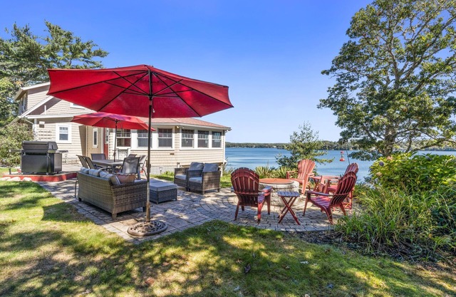 Great Herring Pond -Waterfront home with private dock near beaches and Cape Cod
