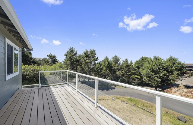 Great Hot Tub, Ping Pong Table and Ocean views