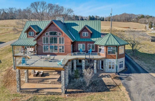 Great Lake Escape - Sleeps 6 -Allows 1 dog