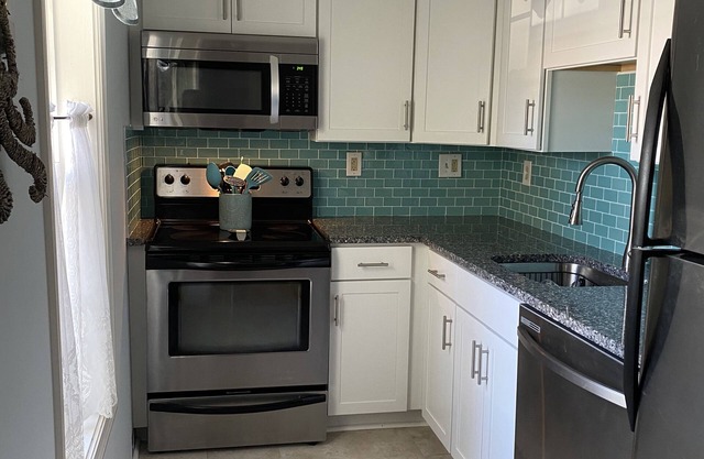 Great location! Available for winter rental Oct to May