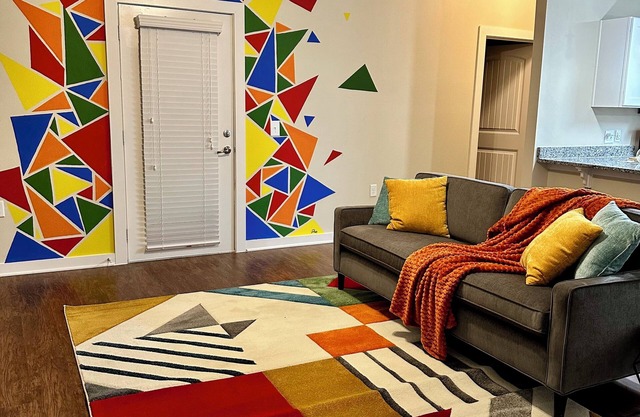 Great location! 6 mins to Ft. Cavazos. More amenities than a hotel. Pet-loving!