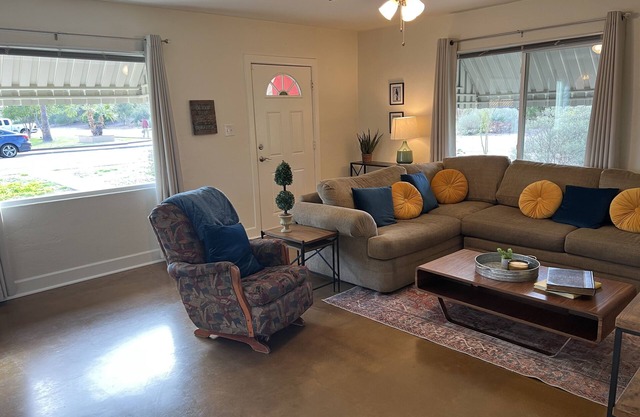 Great Location! Easy access to, well, Everywhere! nKing and Queen Bed.