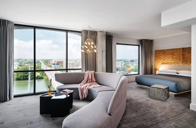 Great Location Near Republic Square! Pet-friendly Property, Outdoor Pool