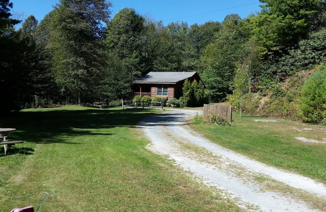 GREAT Location Near Blowing Rock on 1 acre pond. 4 wheel drive needed in winter