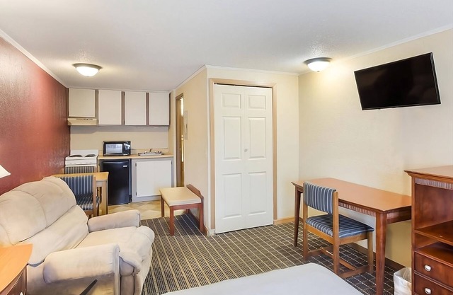 Great Relaxing Overnight Stay at Knights Inn Ashland! Pet-friendly, Pool!