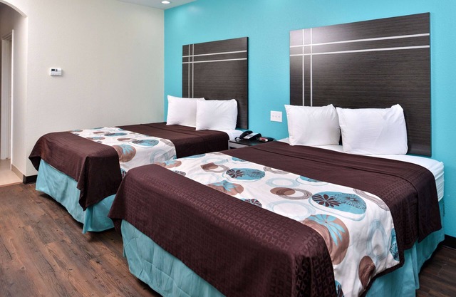 Great Relaxing Overnight Stay! 3 Spacious Units! Minutes Away to Old Town Spring