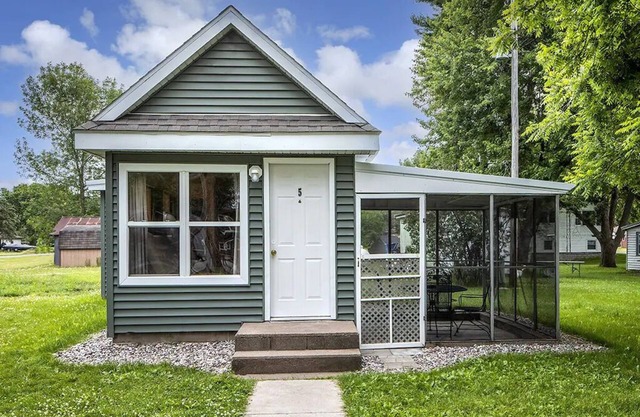 Great River Road Cabin on the Mississippi Backwaters Turtle Cabin