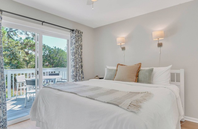 Great Tybee Stay with Heated Pool Access