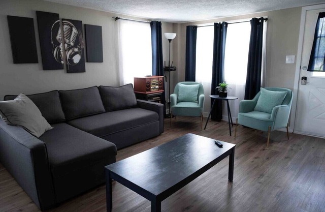 Green Room Apartment - No Cleaning Fees