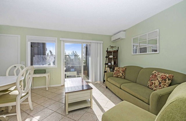 Greenery 1-Bedroom Balcony apartment w/Tub!