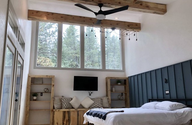 Greenhaven Mountain Chalet Upper Bear 4bd 4bath 3,500 sq ft & SPA