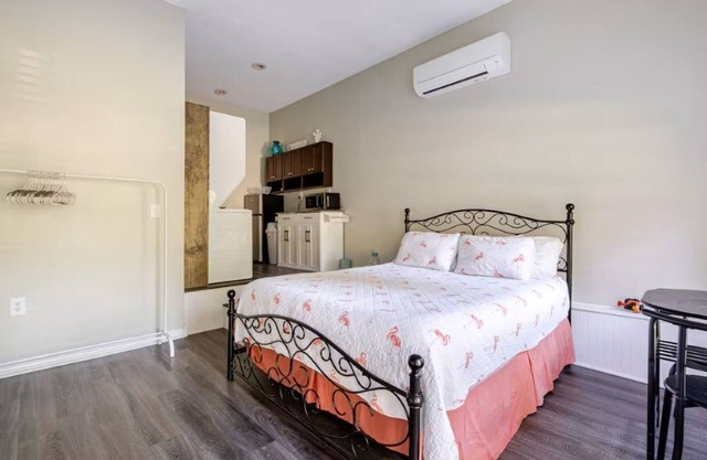 Greensboro Area-Cozy Beach Themed studio in lovely Country Setting