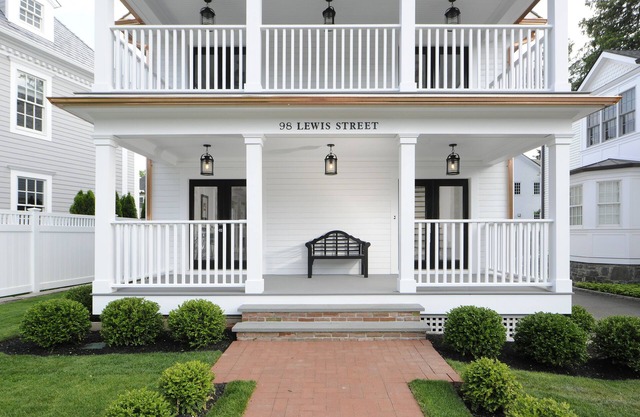 Greenwich proper - 2 blocks from Downtown, New - Stylish, Fully loaded, Parking