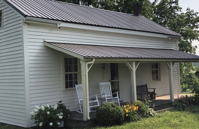 Greenwood Farm log cabin close to the Bourbon Trail and Keeneland