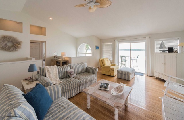 Grey Gables on Kentucky Lake | JZ Vacation Rentals
