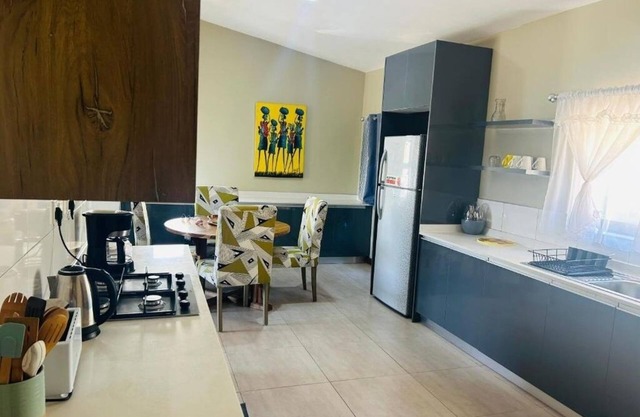 Grey Lavender - Spacious 3-Bedroom Home with Garden