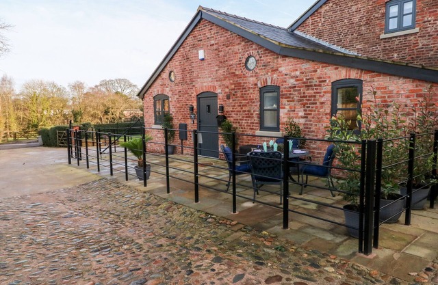 GRIMSDITCH DAIRY, family friendly, with a garden in Knutsford