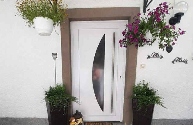Großzügige 2-zimmer Wohnung mit Eigenem Garten