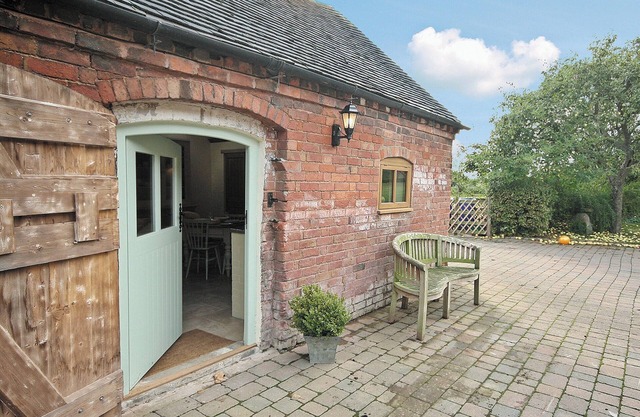 Groom's Cottage - E5398