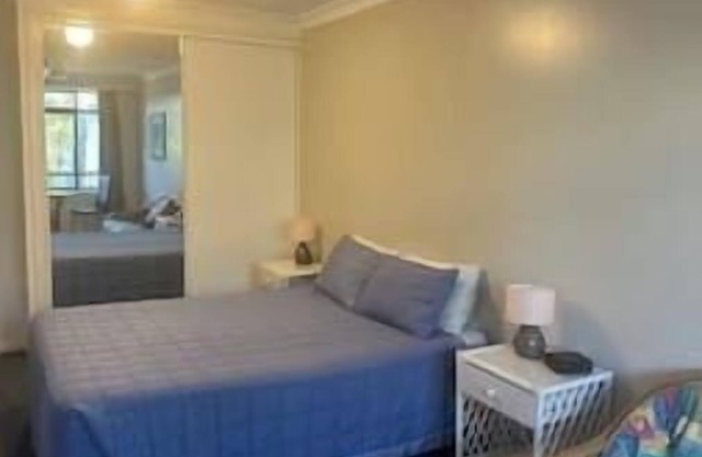 Grosvenor Cairns 1 Bdr self-contained Studio