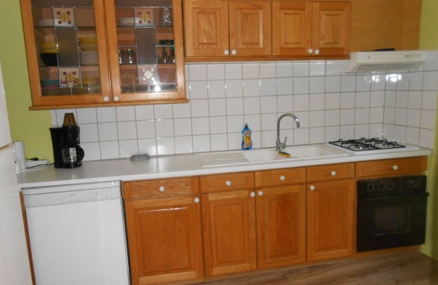 Ground floor accommodation with small courtyard, municipal swimming pool 2 mins